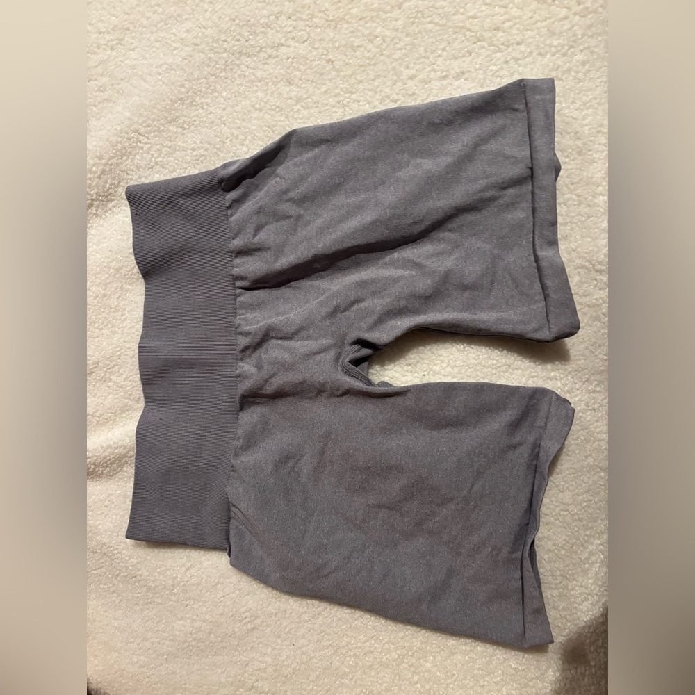 Light grey solid seamless shorts